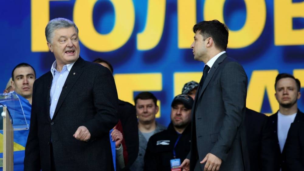 Владимир Зеленский - Петр Порошенко - Андрей Иванов - Максим Жаров - Эксперты рассказали, зачем Зеленский хочет люстрировать Порошенко - riafan.ru - США - Украина