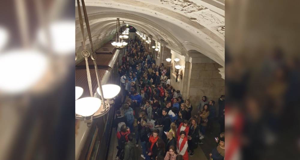 На Кольцевой линии метро было временно приостановлено движение - m24.ru