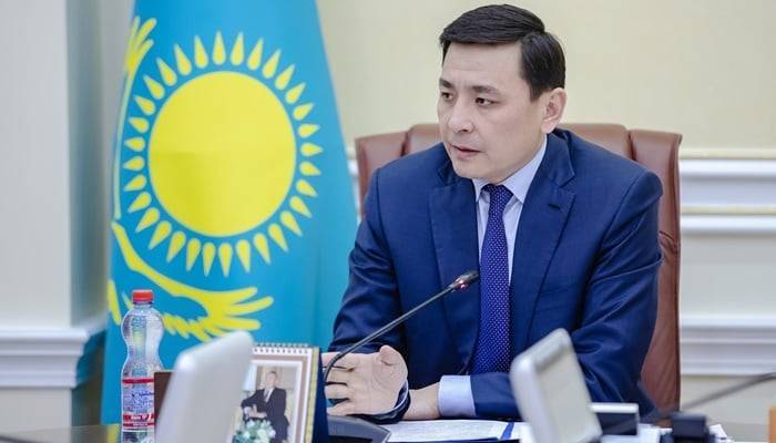 Аким Нур-Султана записал номера телефонов многодетных матерей и пообещал их принять (видео) - nur.kz - Казахстан - респ. Алтай