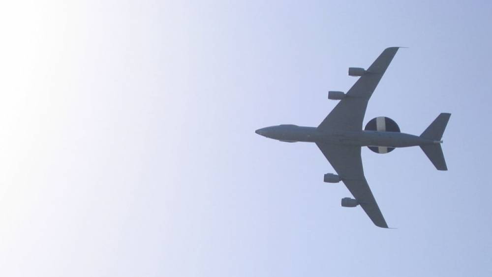 Самолет ВВС США экстренно сел в Небраске из-за возгорания двигателя - riafan.ru - США - штат Небраска - штат Оклахома