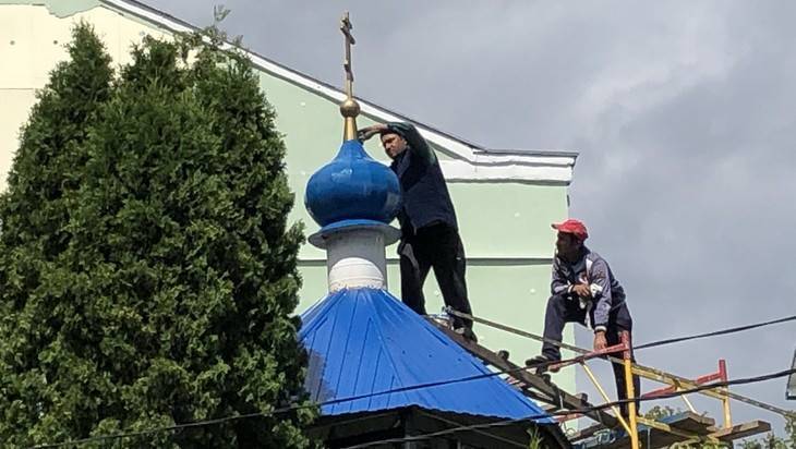 В Брянске обновили купола древнего Покровского храма - bragazeta.ru - Брянск