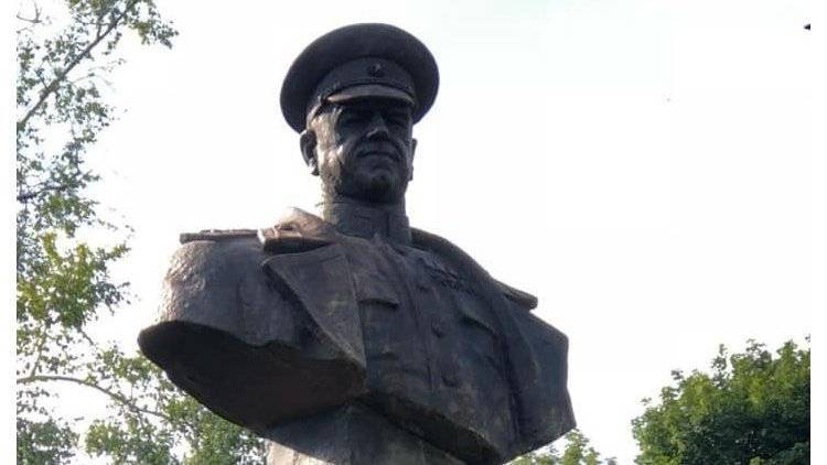 Владимир Зеленский - Геннадий Кернес - Юлия Мендель - Георгий Жуков - В Харькове вернули на место разрушенный националистами бюст Жукова - crimea.ria.ru - Москва - Украина - Киев - Крым - Санкт-Петербург - Харьков