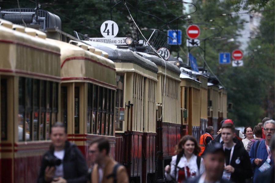 Максим Ликсутов - День московского транспорта стартовал парадом трамваев - m24.ru - Москва