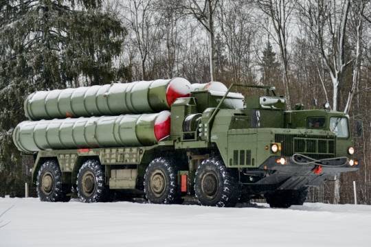 Дональд Трамп - Реджеп Тайип Эрдоган - Майк Помпео - В Турцию самолётами доставляются элементы для С-400 - versia.ru - США - Вашингтон - Турция - Анкара