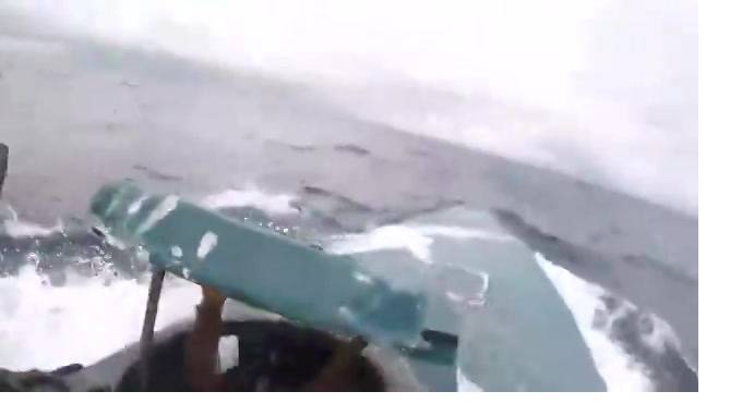 Эпичное видео: Спецслужбы США перехватили в Тихом океане лодку с 7 тоннами кокаина - piter.tv - США