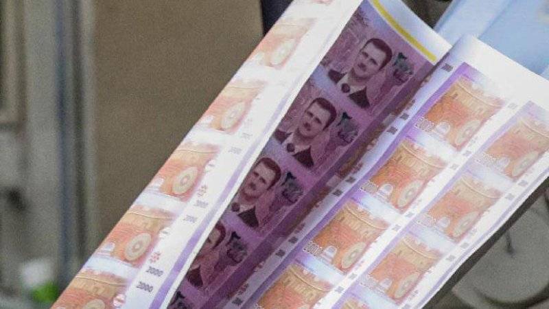 Рияд Хаддад - Опубликовано фото банкнот, которые Россия печатает для Сирии - riafan.ru - Москва - Россия - Сирия - Дамаск