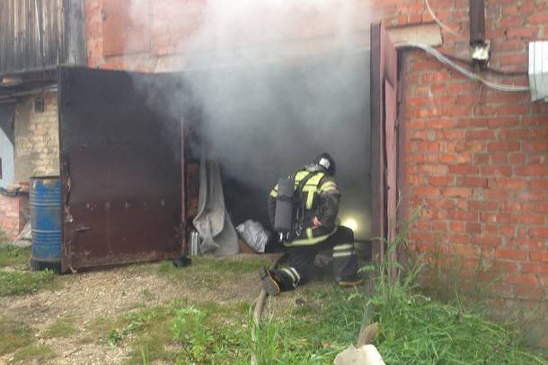 В Ухте во время пожара в гараже пострадали трое подростков - bnkomi.ru - респ. Коми - Ухта