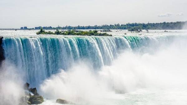 Человек выживает при падении со 188 футов Ниагарского водопада - glavtema.ru - USA - шт. Нью-Йорк - Canada - провинция Онтарио