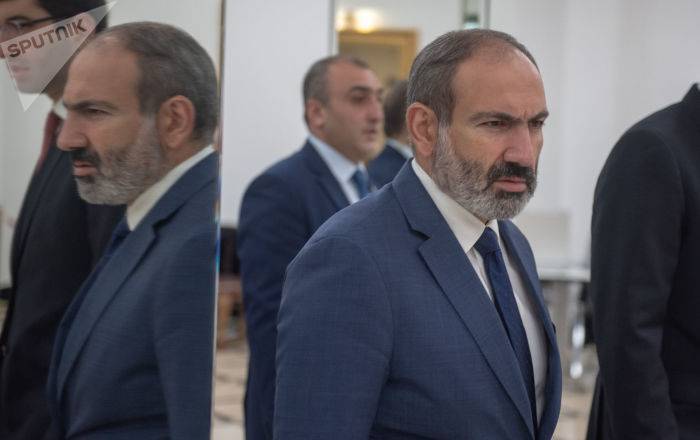 Никол Пашинян - Aram Nersesyan - Рустам Бадасян - Пашинян недоволен масштабами борьбы с коррупцией в Армении - ru.armeniasputnik.am - Армения
