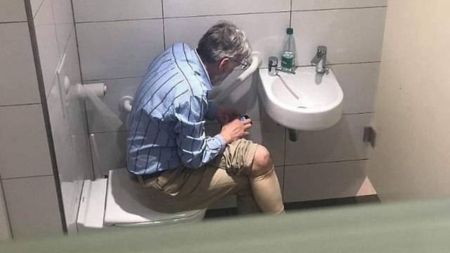 "Вместо допинга": чемпиона Латвии поймали в туалете с телефоном в ходе турнира по шахматам - vesty.co.il - Луганская обл. - Франция - Рига - Чехия - Латвия - Бангладеш