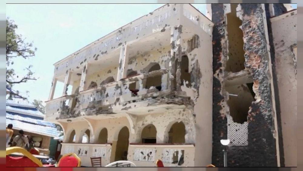 Террористы напали на отель в Сомали, погибли 26 человек - ru.euronews.com - Канада - Сомали - Могадишо - Новости