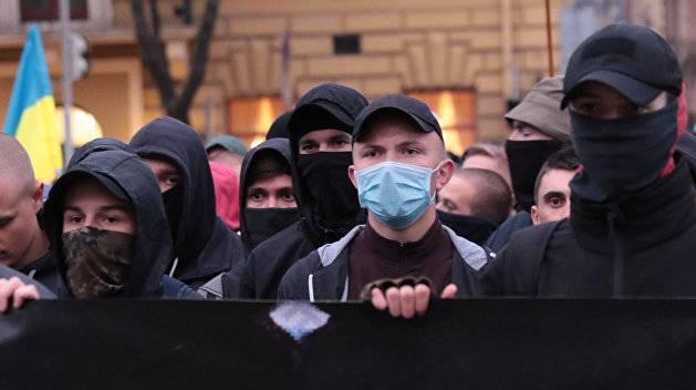 Оливер Стоун - Украинские нацисты под стенами СБУ протестуют против показа фильма Оливера Стоуна об Украине | Новороссия - novorosinform.org - Россия - Украина - Киев