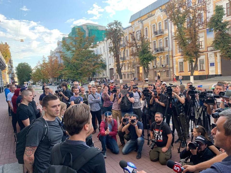 Виктор Медведчук - Сергей Стерненко - Националисты требуют ареста Виктора Медведчука - news-front.info - Украина
