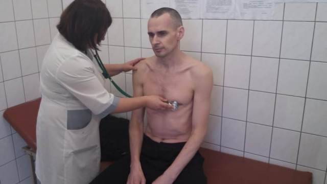 Владимир Зеленский - Олег Сенцов - Зеленский поздравил с днем рождения осужденного за терроризм Сенцова. РЕН ТВ - ren.tv - Россия - Украина - Крым - Ирландия