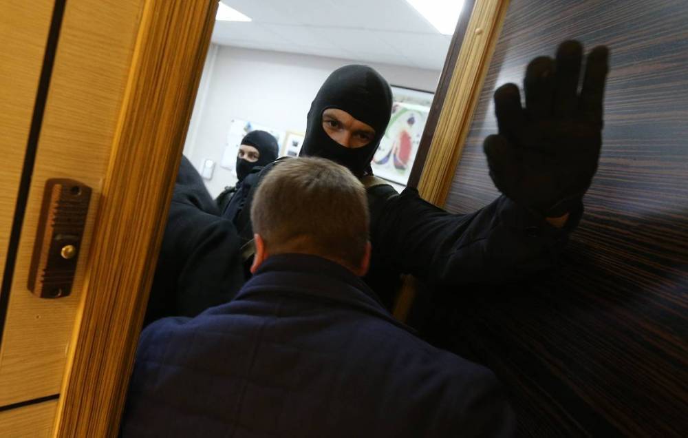 Анатолий Повелий - В администрации Колпинского района Петербурга проходят обыски - tass.ru - Россия - Ленинградская обл. - Санкт-Петербург - Колпино