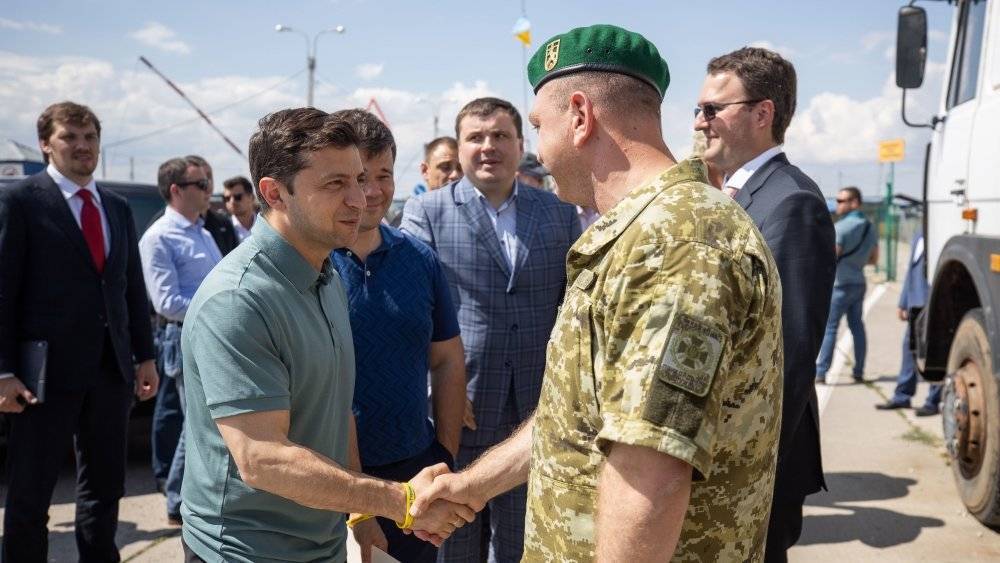 Владимир Зеленский - Владимир Путин - Юрий Гемпель - Юрий Гусев - Зеленский впервые посетил границу с Крымом - riafan.ru - Россия - Украина - Киев - Крым - Херсон - Херсонская обл. - с. 2014 Года