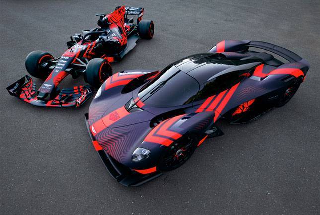 Кристиан Хорнер - Эдриан Ньюи - Aston Martin Valkyrie впервые выехала на трассу - все новости Формулы 1 2019 - f1news.ru