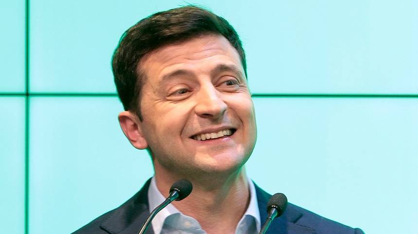 Владимир Зеленский - Андрей Богдан - Видео: Зеленский к красных плавках заценил море в Одессе - 5-tv.ru - Украина - Сочи - Одесса