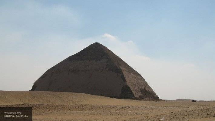 Халед Аль-Анани - Спустя полвека в Египте открыли «ломанную» пирамиду - newinform.com - Египет