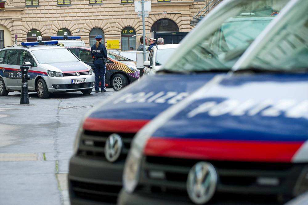 Себастьян Курец - В Австрии полиция задержала политика, который устроил стрельбу со своего балкона - rtvi.com - Австрия - деревня Беллен