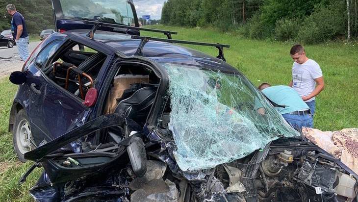 Lada Vesta - На самой опасной брянской трассе погиб водитель легковушки - bragazeta.ru - Россия - Брянск - Гомель