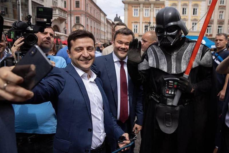 Владимир Зеленский - Александр Власов - Дарт Вейдер и Чубака помешали Зеленскому совершить пробежку вдоль моря в Одессе - pravdoryb.info - Украина - Одесса - Волынская обл. - Одесская обл. - Черновицкая обл. - Львовская обл. - Закарпатская обл. - Борисполь