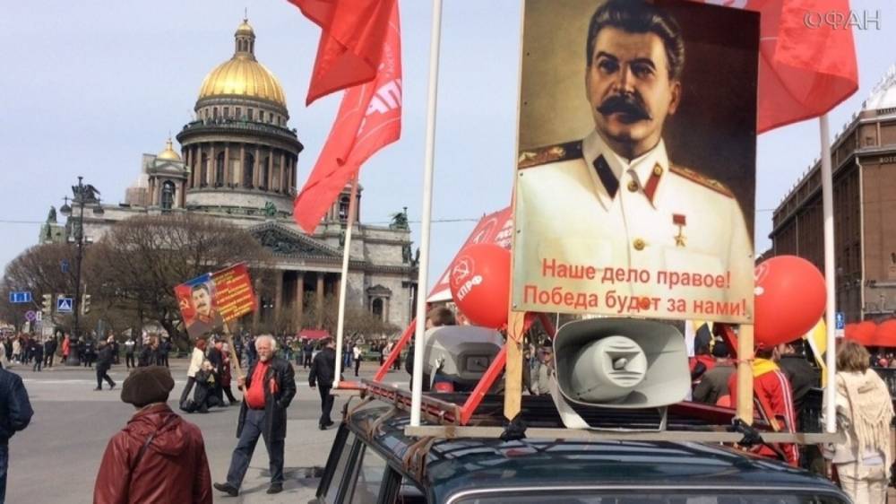 Адольф Гитлер - Николай Стариков - Кто пытается запретить памятники Сталину. Колонка Николая Старикова - riafan.ru - Россия - Украина - Германия