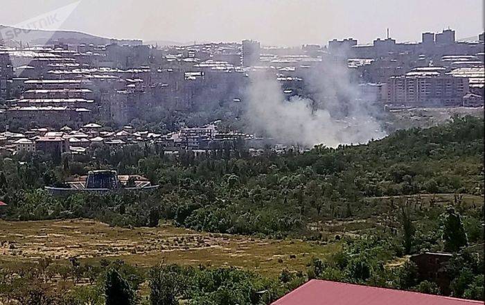 Пожар в Ботаническом саду Еревана: на месте происшествия работают сотрудники МЧС – видео - ru.armeniasputnik.am - Армения - Ереван