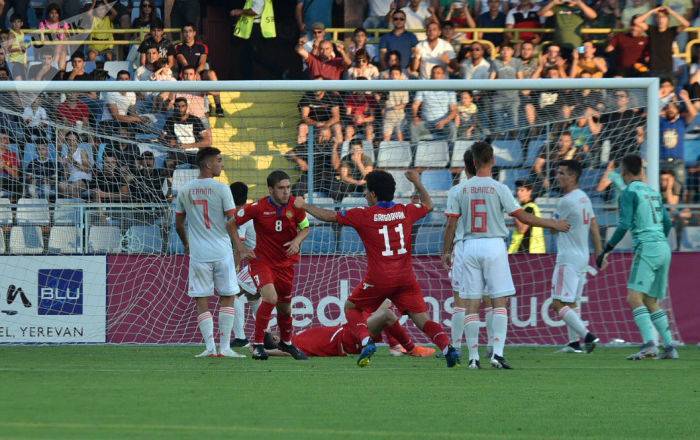 Aram Nersesyan - U 19: сборная Армении по футболу проиграла в Ереване испанцам с разгромным счетом - ru.armeniasputnik.am - Норвегия - Армения - Италия - Франция - Испания - Чехия - Португалия - Ереван - Ирландия