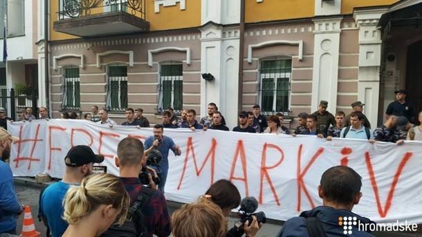 Виталий Маркив - Под посольством Италии протестуют активисты – фото - ru.slovoidilo.ua - Украина - Италия