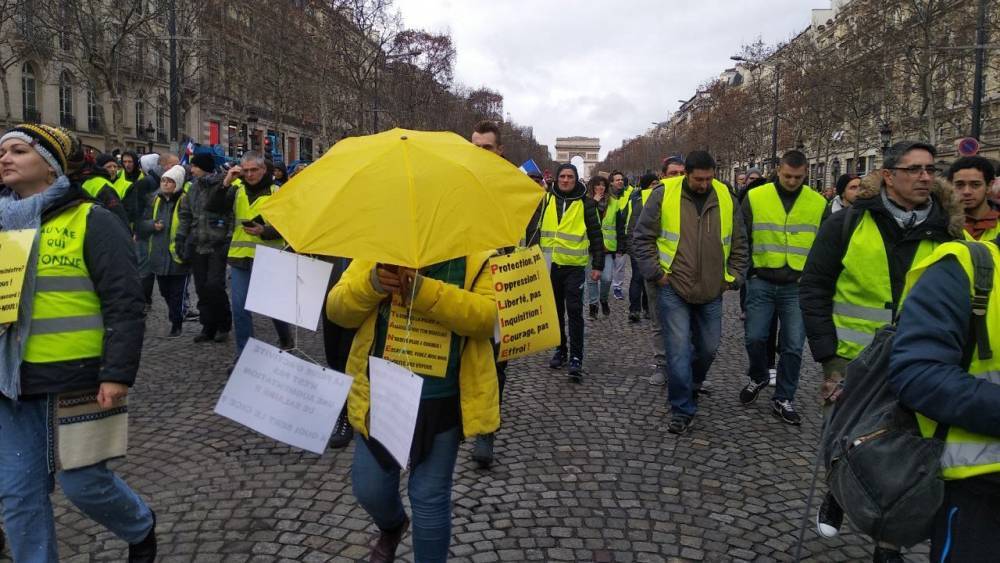 Эммануэль Макрон - В Париже «желтые жилеты» освистали Макрона на параде в честь Дня взятия Бастилии - politexpert.net - Франция - Париж