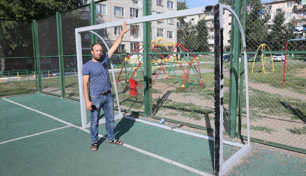 Мальчика, на которого упали футбольные ворота в Костанае, похоронят в Азербайджане - nur.kz - Казахстан - Костанай - Азербайджан