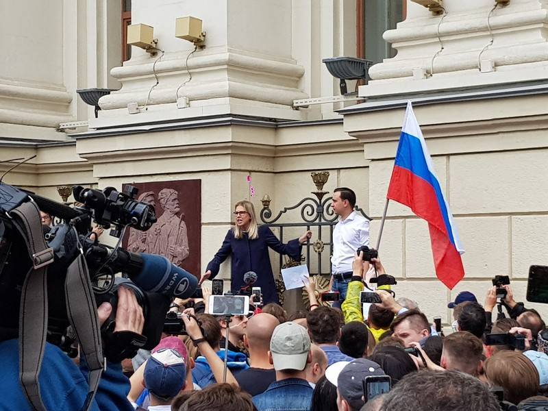 Любовь Соболь - Илья Яшин - Сбежавшую из ОВД Соболь вновь задержали - news.ru