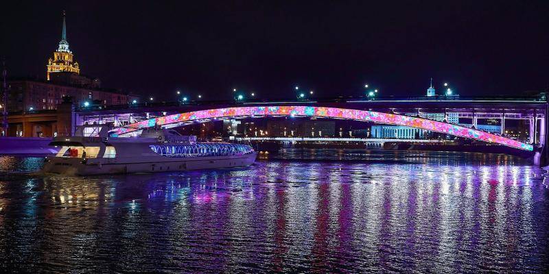 Светомузыкальное шоу на Смоленском метромосту будут проводить каждый вечер - vm.ru - Москва - Смоленск - Москва - Столица