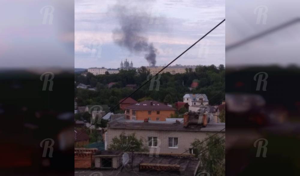 Густой чёрный дым пожара переполошил смолян - readovka.ru - Смоленск - Смоленская обл.