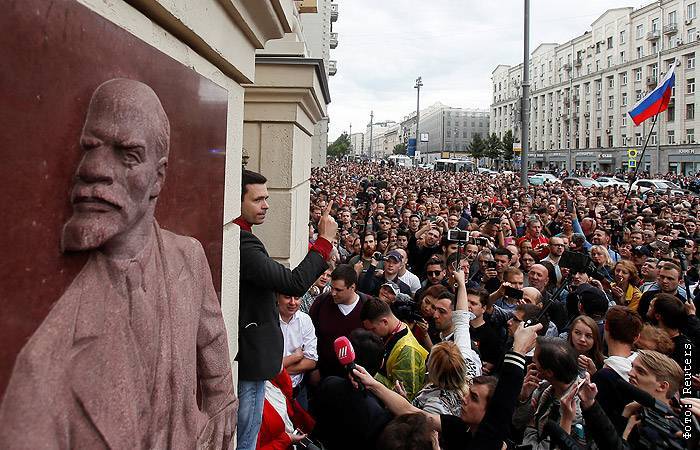 Элла Памфилова - Илья Яшин - Сергей Митрохин - Оппозиционеры на акции в Москве пообещали бороться за свои подписи - interfax.ru - Москва - Россия - Москва