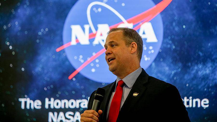 Джеймс Брайденстайн - В NASA назвали причину отсутствия американцев на Луне - iz.ru - США
