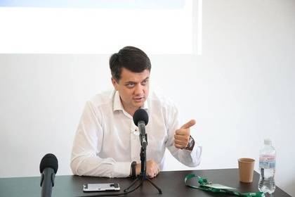 Владимир Зеленский - Дмитрий Разумков - В партии Зеленского раскрыли отношение к декоммунизации Украины - lenta.ru - Украина - Кировоград