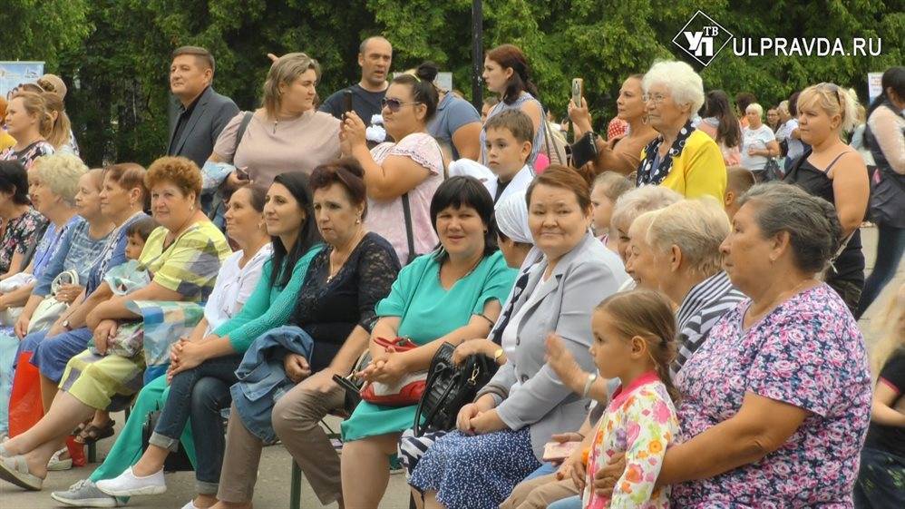 Владимир Сидоров - Бабушки пели, дети играли, мам и пап награждали. В Ульяновске отметили День ТОС - ulpravda.ru - Ульяновск - Ульяновская