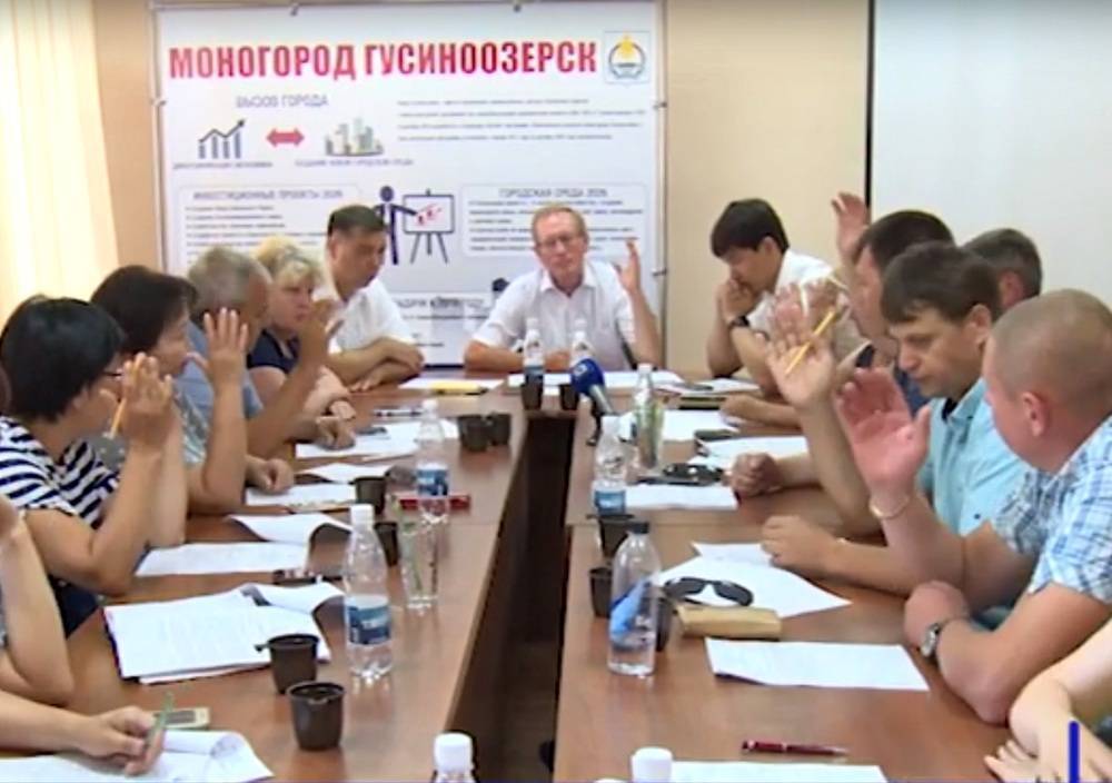 «Подождём, когда выгонят этих 19 человек»: Мэра Гусиноозёрска согласны лишить кресла только после ухода депутатов Хурала - infpol.ru - респ.Бурятия - Гусиноозерск