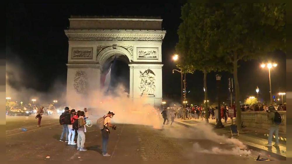 Бесчинства алжирских фанатов в Париже - ru.euronews.com - Франция - Париж - Алжир - Алжирская Народная Демократическая Республика - Нигерия - Новости