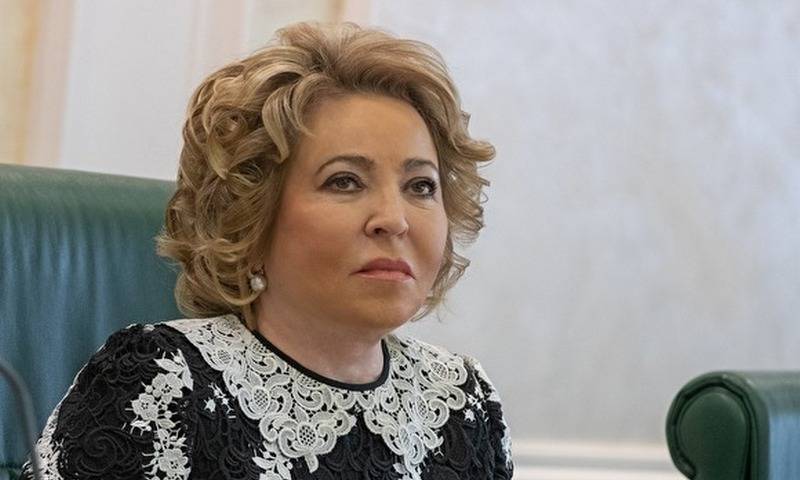 Валентина Матвиенко - Матвиенко: право однополым семьям усыновлять детей приведет к вырождению человечества - bloknot.ru