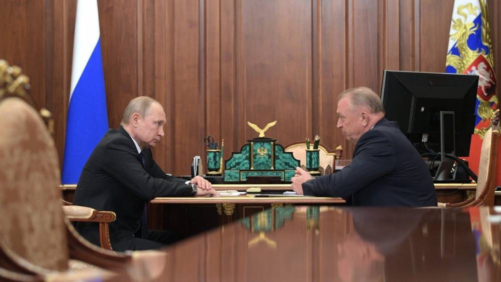 Владимир Путин - Сергей Катырин - Путин поддержал идею о внесении поправок в закон о развитии малого бизнеса - riafan.ru - Москва - Россия