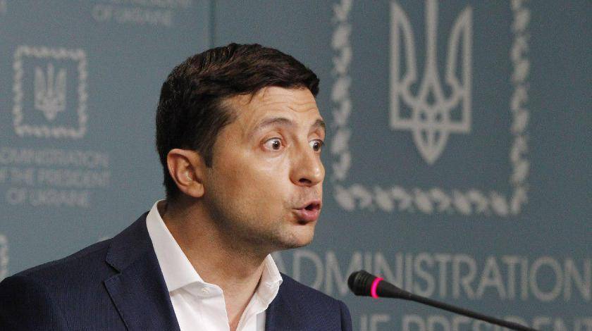 Владимир Зеленский - Дональд Туск - Зеленский надел браслеты с именами украинских моряков - utro.ru - Украина - Киев - Запорожская обл.