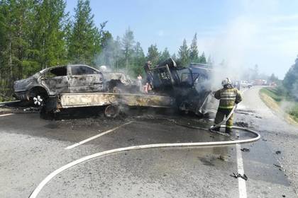 Выросло число пострадавших при столкновении маршрутки и грузовика - lenta.ru - Башкирия - респ. Саха