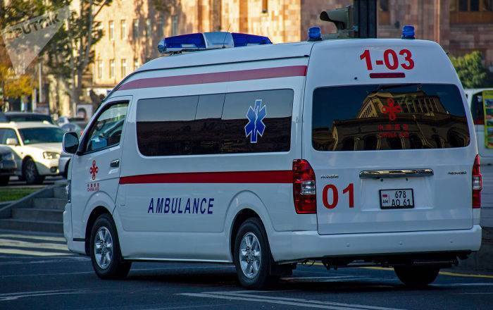 Инцидент в Ереване: женщина спрыгнула со второго этажа - ru.armeniasputnik.am - Армения - Ереван