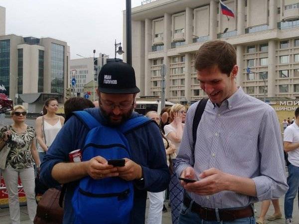 Илья Азар - Иван Голунов - Журналиста Илью Азара оштрафовали за участие в акции 12 июня - polit.ru - Москва