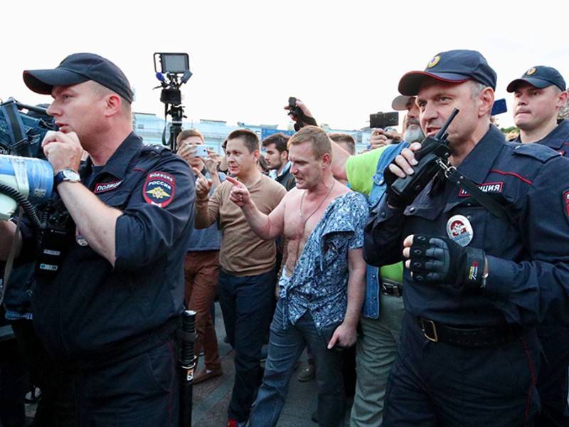 Полицейские задержали провокаторов на митинге за независимых кандидатов - news.ru - Москва - Москва