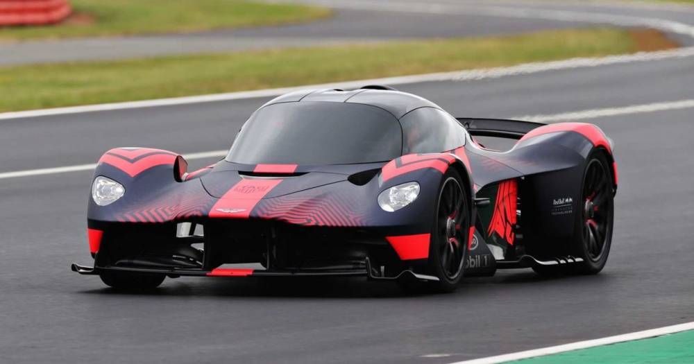 Aston Martin - Aston Martin Valkyrie совершил первый публичный заезд - popmech.ru - Англия