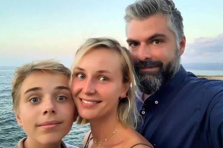 Полина Гагарина - Дмитрий Исхаков - Полина Гагарина поделилась трогательным снимком с мужем и повзрослевшим сыном — Информационное Агентство "365 дней" - 365news.biz - Греция